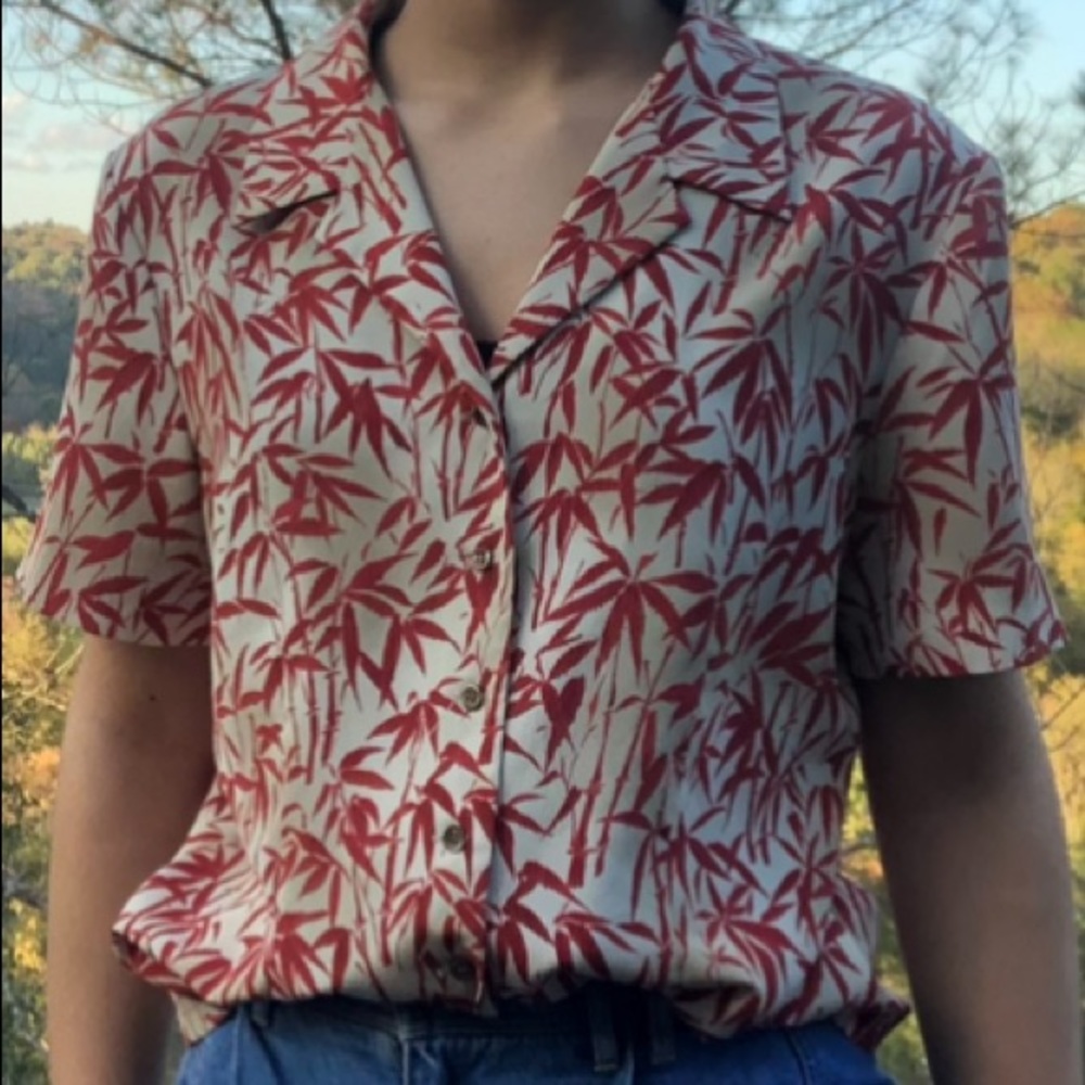 RED AND TAN HAWAIIAN COLLARED BLOUSE!🌺🏝 - Picture 2 of 4